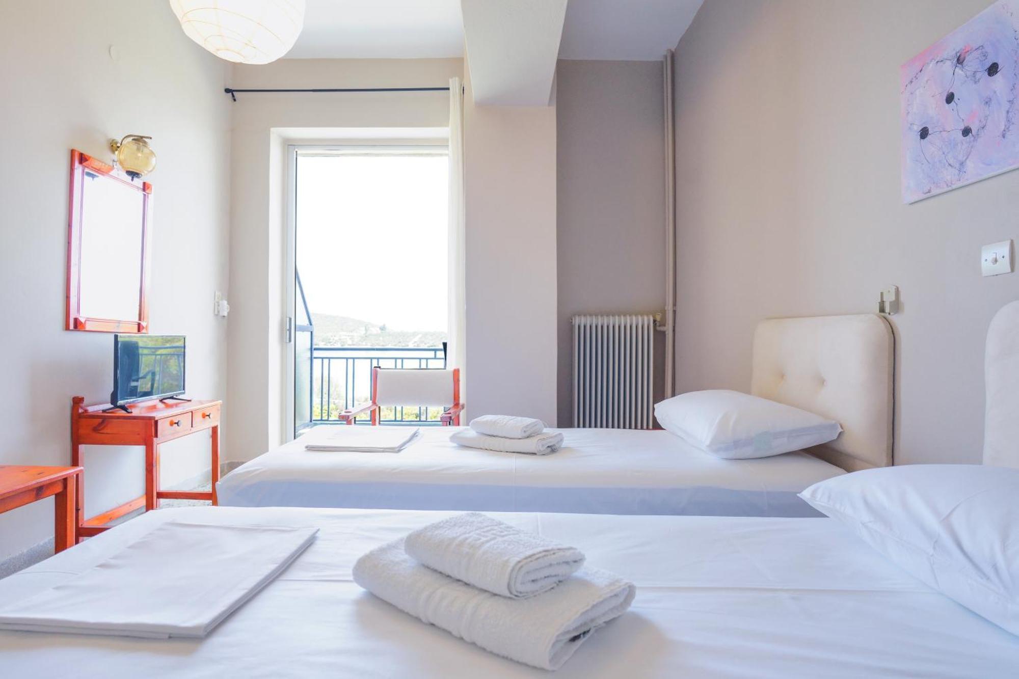 Hotel Korfos - Ξενοδοχείο Κόρφος Renovated ภายนอก รูปภาพ